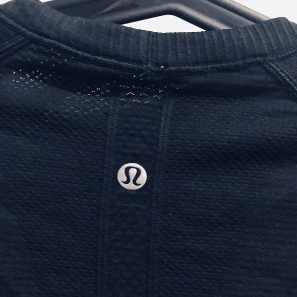 Lululemon silverescent shirt!!! - Picture 4 of 4